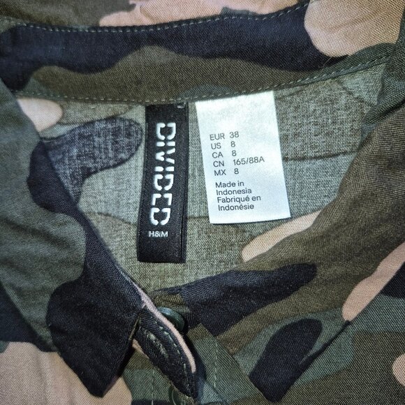 H&M Divided camo light button up shirt - Picture 5 of 9
